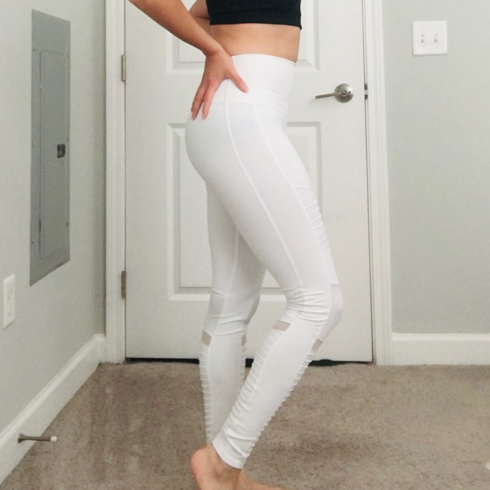 ❗️ALO YOGA HIGH WAITED WHITE LEGGINGS